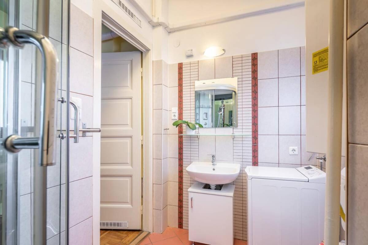 Vamhaz Boulevard Apartments Budapest Exterior foto