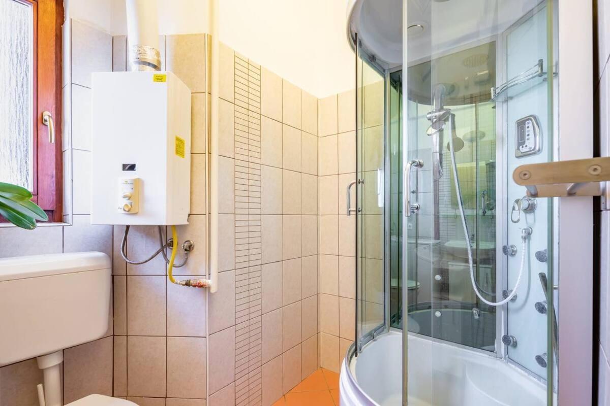Vamhaz Boulevard Apartments Budapest Exterior foto